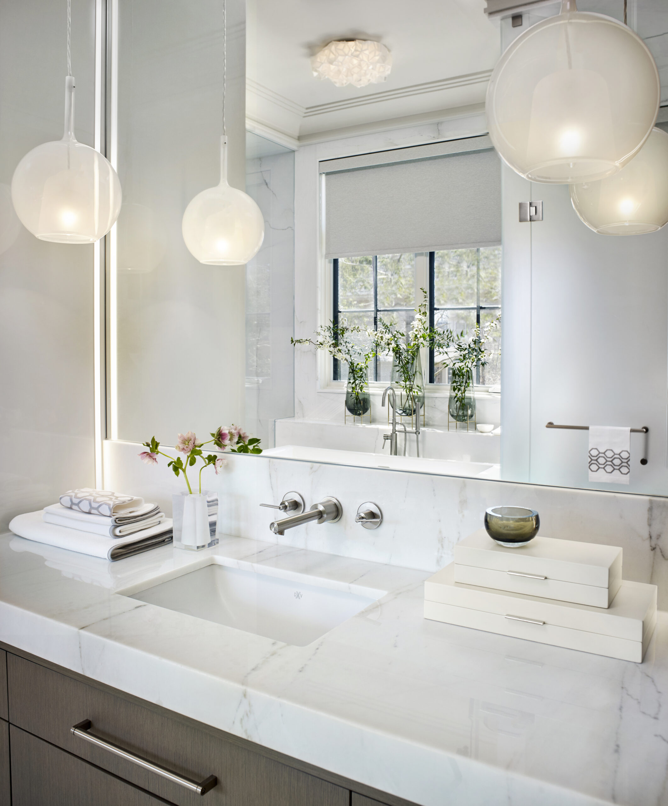 Bathroom sink and mirror
