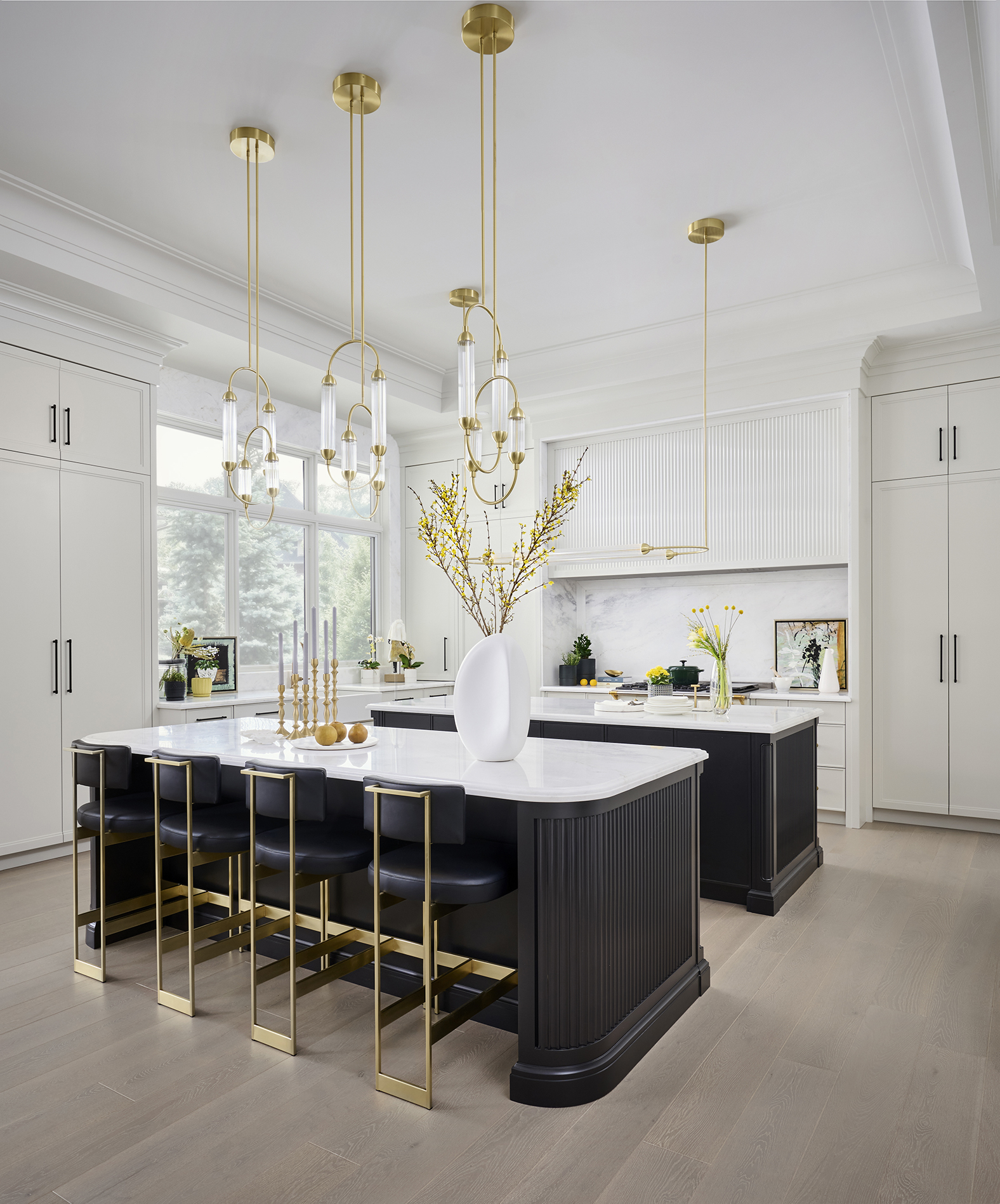 Modern kitchen with black, white and gold details