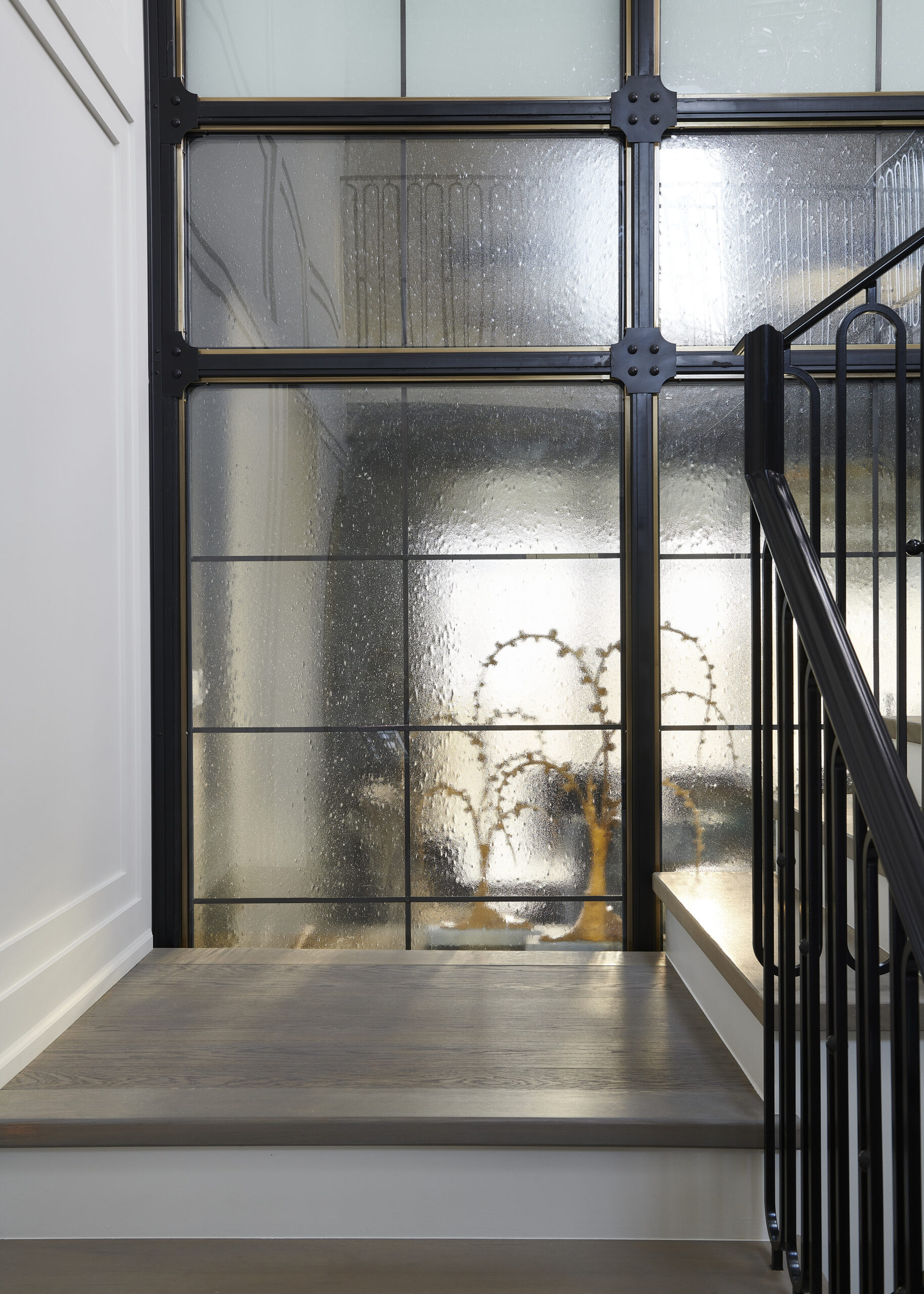 Chateau on the Lake - Glass wall