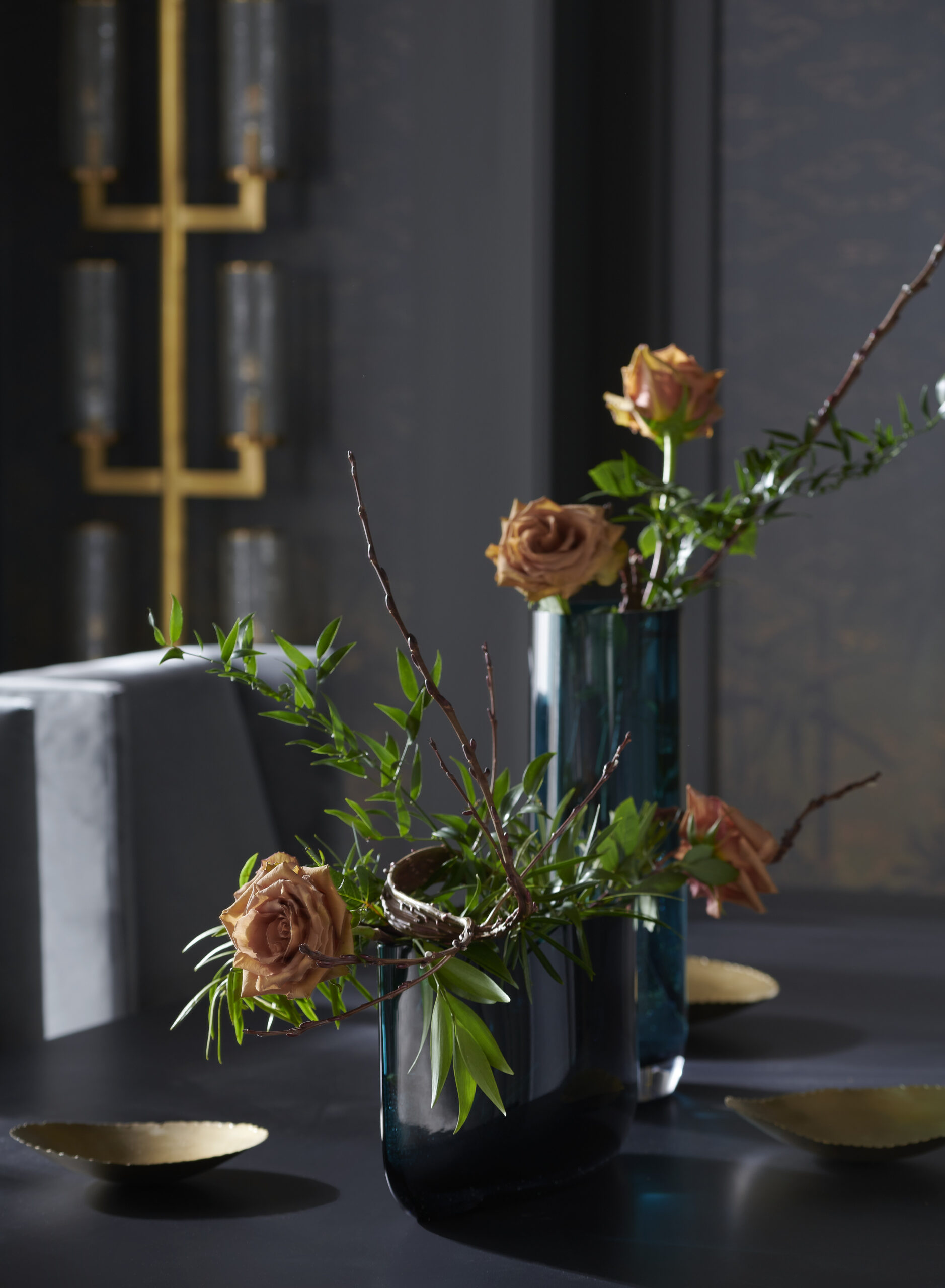 Chateau on the Lake - Flowers in vases on the dinning table
